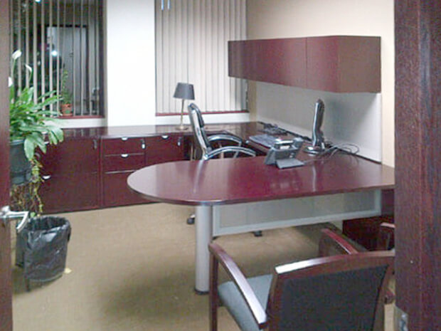 office-desk-ironshore-01.jpg