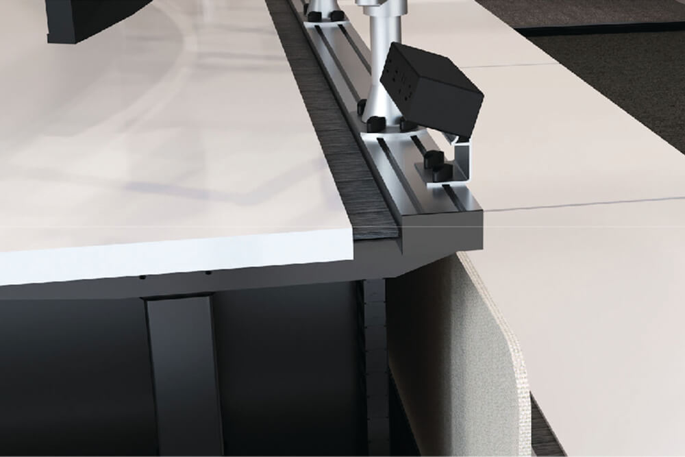 Max range traiding desk detail 01