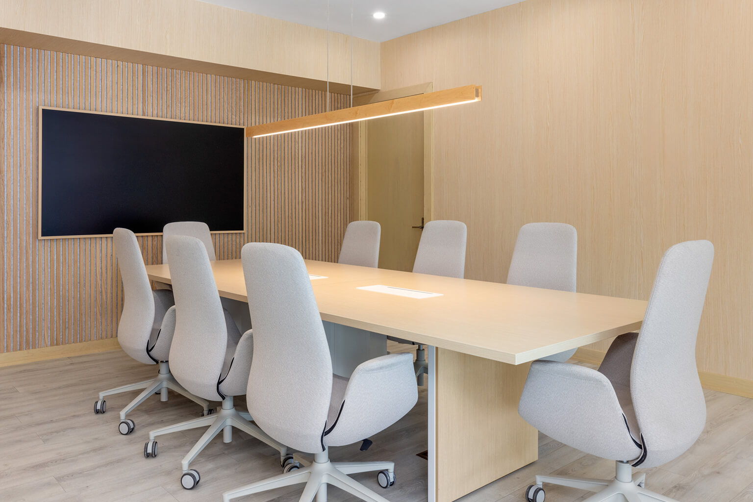 Executive and conference chairs office desk chairs conference lounge chair with wheels space view 1 Executive and conference chairs office desk chairs conference lounge chair with wheels space view 1