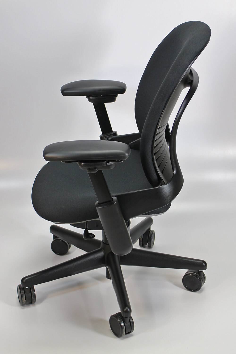 Steelcase leap v1 side view