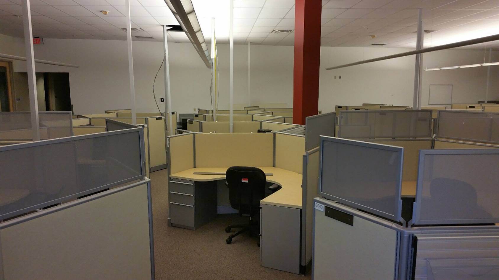 Used cubicles with Medium panels from Knoll - 2-drawer filing pedestal and 3-drawer filing pedestal included