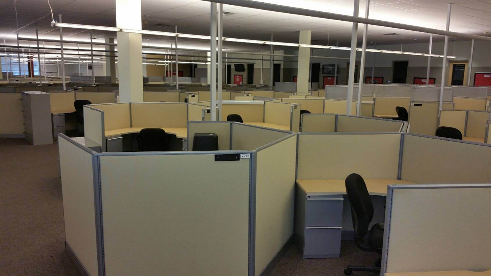 Used cubicles with Medium panels from Knoll - overall view
