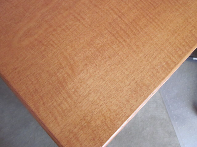 Knoll Reff - Maple Finish